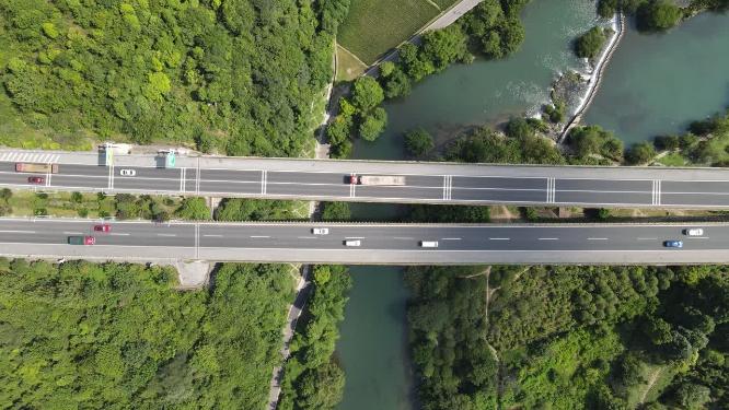 俯拍高速路高架桥交通