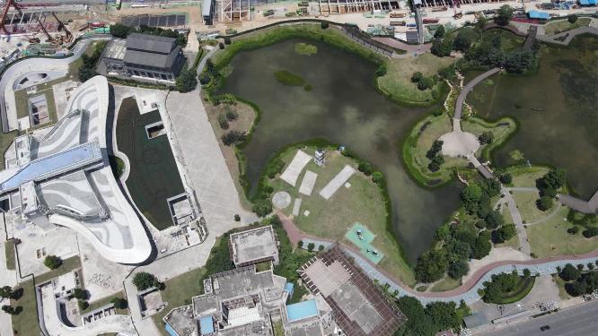 俯拍贵阳花果园湿地公园