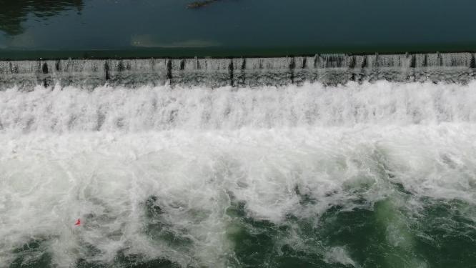 俯拍瀑布流水