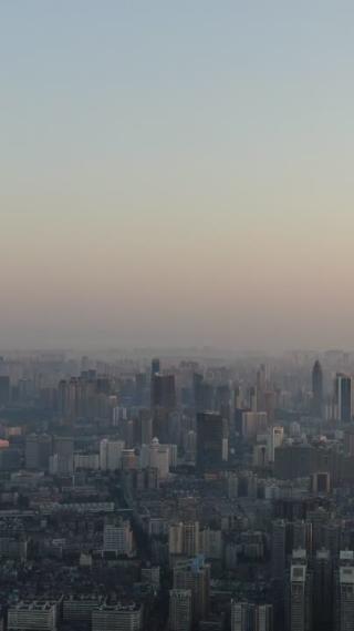 城市清晨迷雾航拍