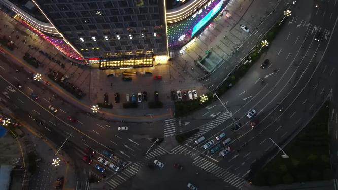 俯拍城市夜幕降临交通