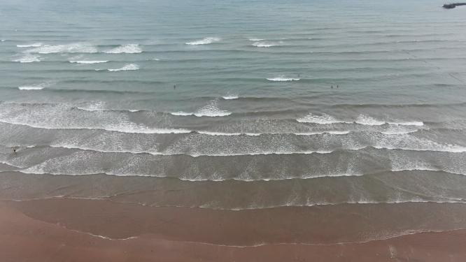 航拍大海浪花