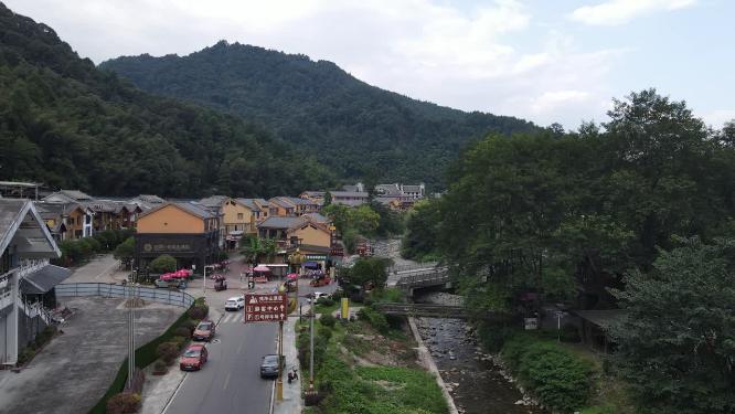 航拍贵州梵净山山脚小镇