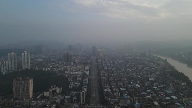 航拍城市清晨迷雾