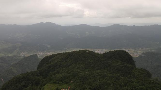 航拍湖南张家界森林公园天门山景区