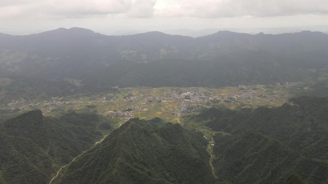 航拍湖南张家界森林公园天门山景区