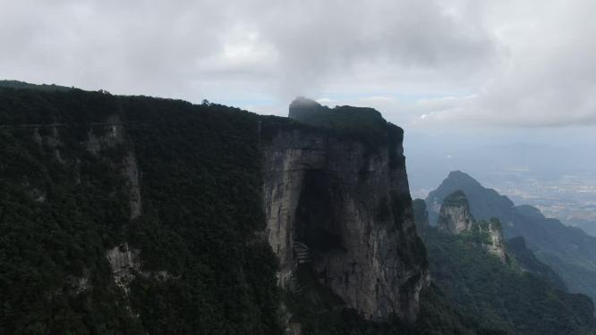 航拍湖南天门山天门洞