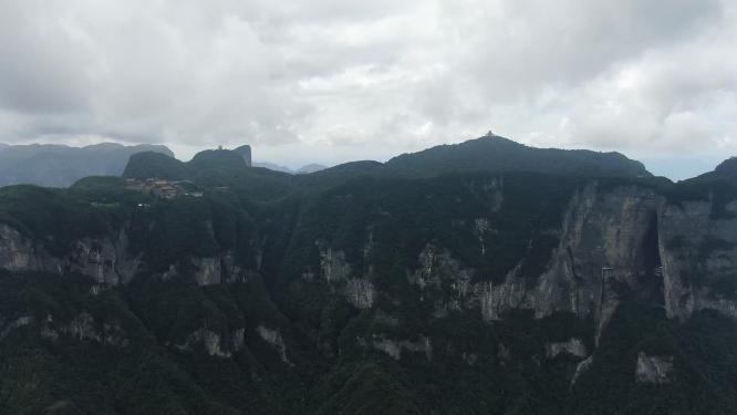 航拍湖南张家界森林公园天门山景区