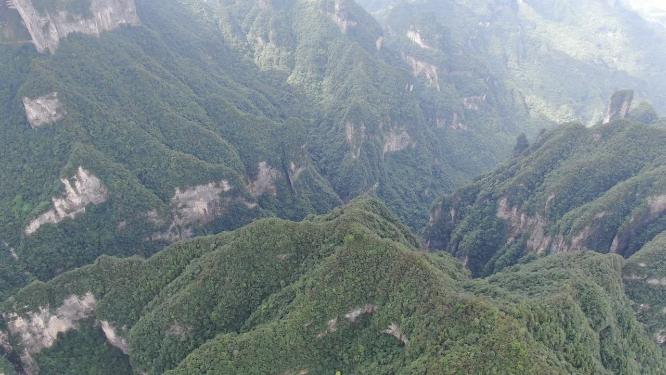 航拍湖南张家界森林公园天门山景区