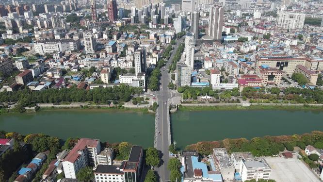 航拍湖北咸宁城市全景