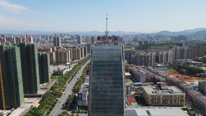 航拍湖北咸宁城市交通