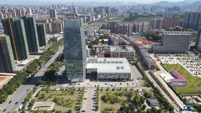 航拍湖北咸宁城市建设