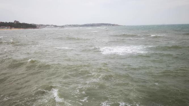 实拍波涛汹涌的海浪