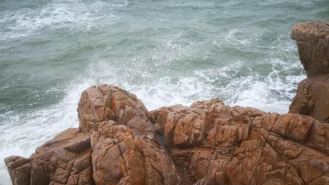 实拍波涛汹涌的海浪