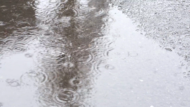 下雨天 路面积水
